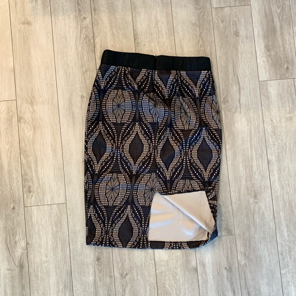 LIKE NEW Pencil Skirt - Picture 3 of 5